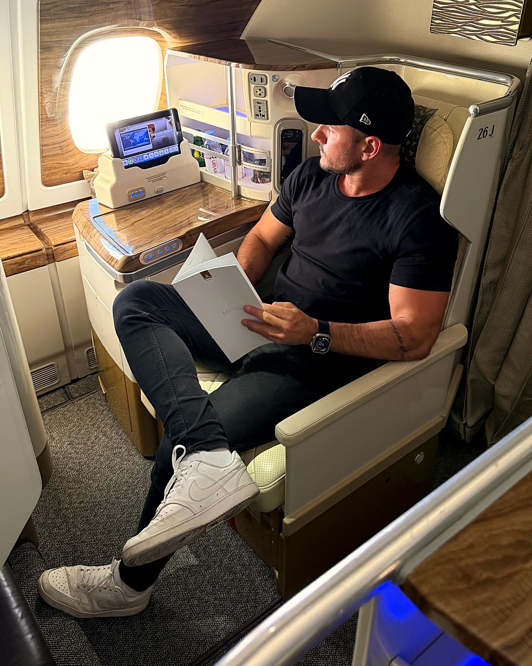 Adriano Brandão na classe executiva da Emirates, no A380
